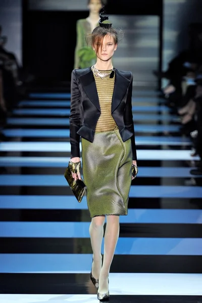 Look 10